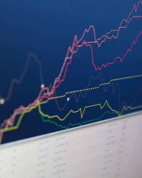 O que são Fundos de Ações? | Os Fundos de Investimento em Ações da Kinea buscam superar o índice Ibovespa a partir de uma estratégia inteligente de investimento em empresas da Bolsa de Valores, em linha com um perfil de risco elevado. O diligente processo de alocação de capital, que envolve desde os analistas até a participação direta do gestor, é marca registrada dos nossos Fundos de Ações.